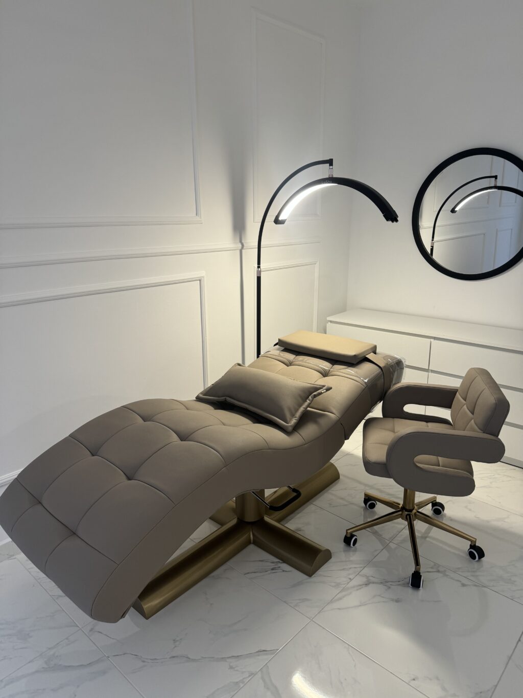 Schönheitssalon-Bett